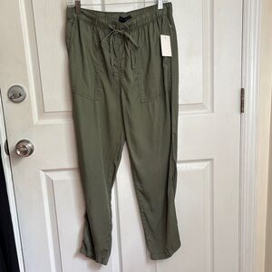 New NWT Sanctuary Go Easy Pant Sage Green Drawstring pants pockets size Large